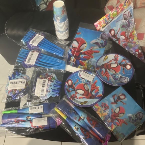 Spidey and Friends Party Supplies - Picture 2 of 2